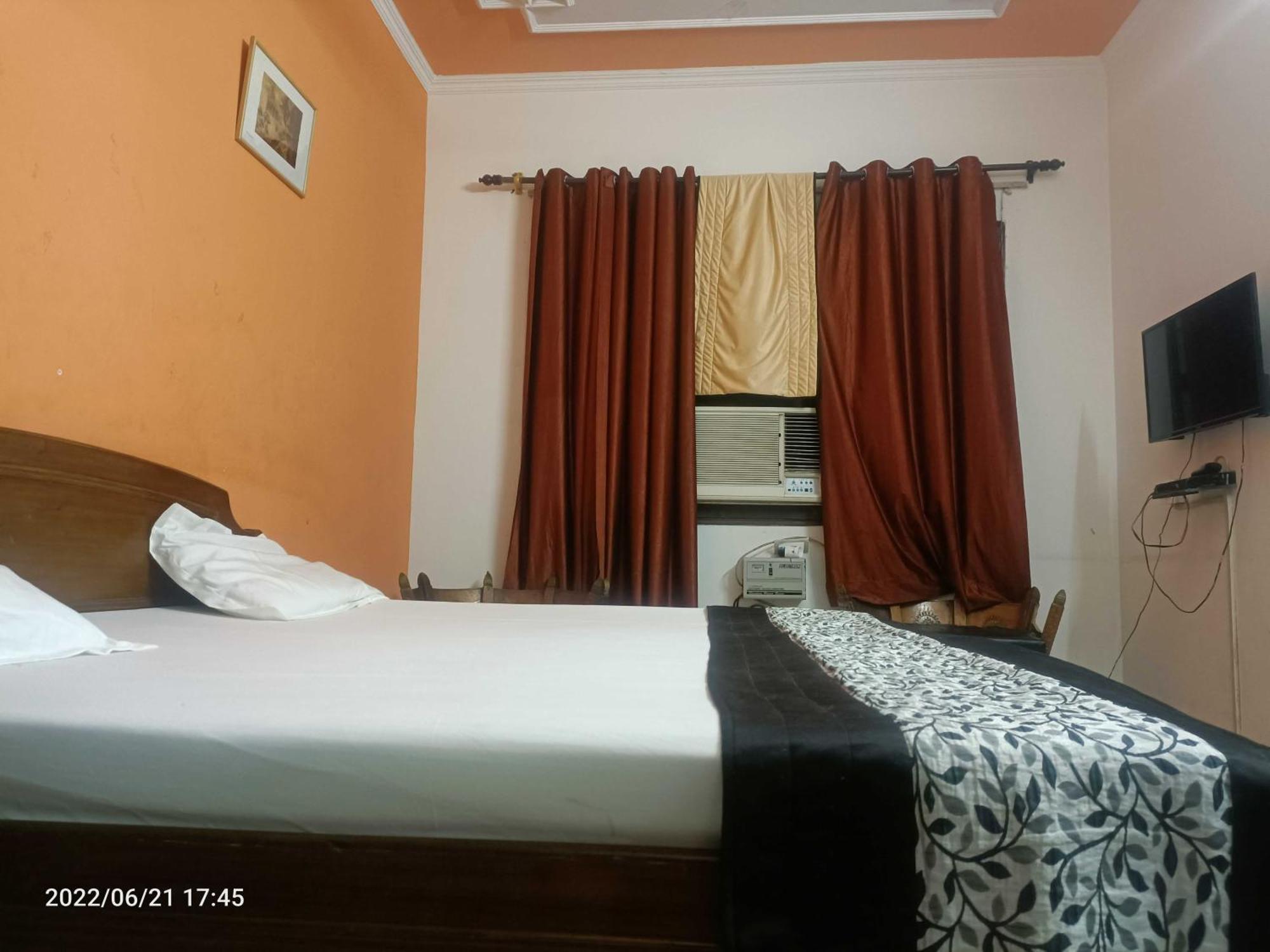 Oyo Metro View Residency Near Snow World Hotel Ноида Екстериор снимка