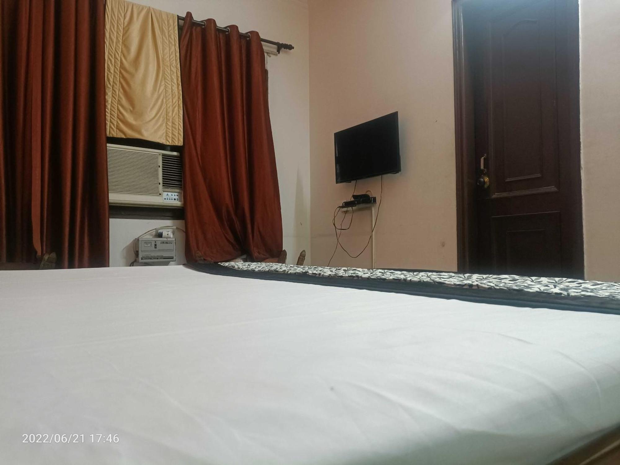 Oyo Metro View Residency Near Snow World Hotel Ноида Екстериор снимка