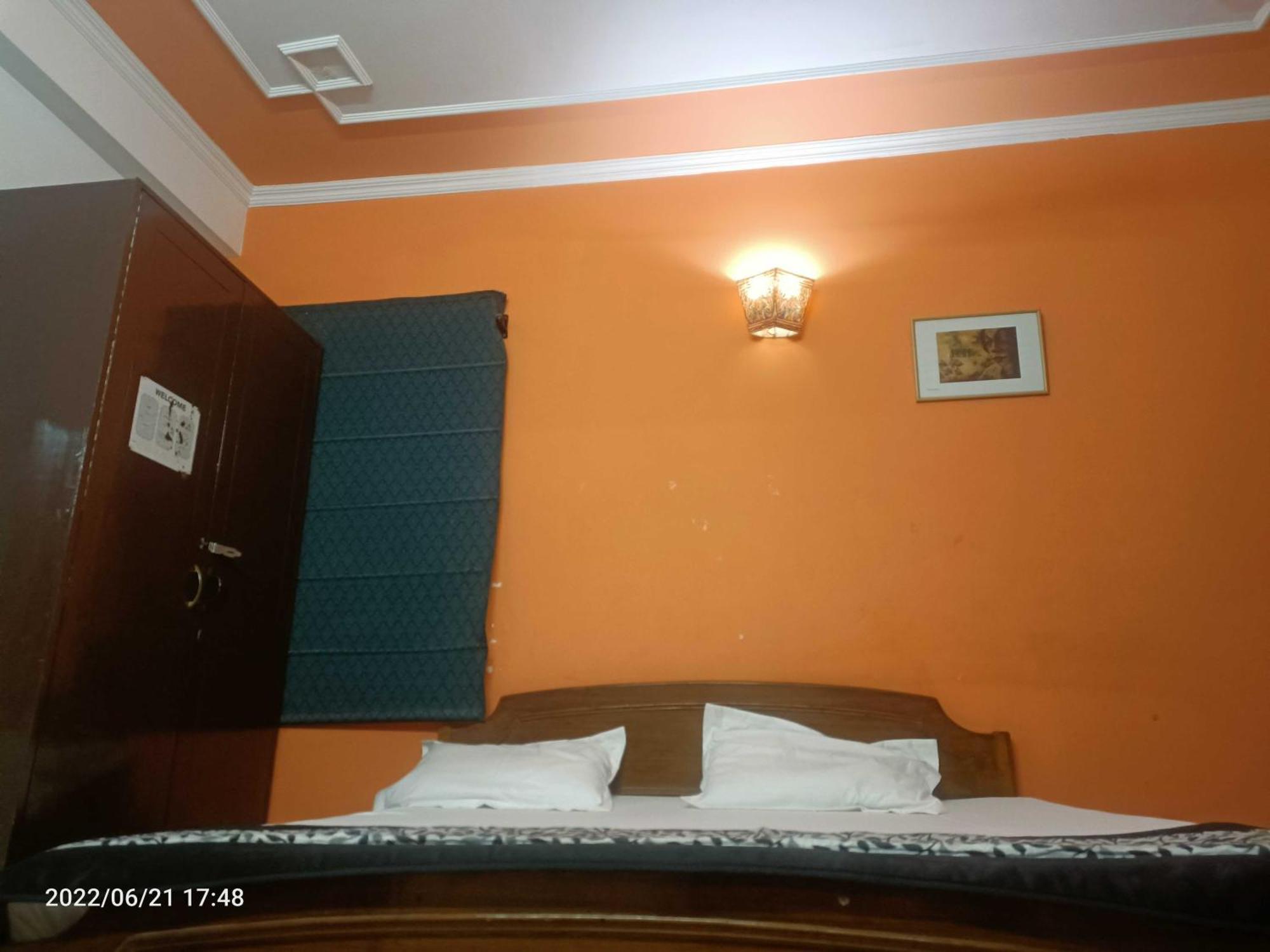 Oyo Metro View Residency Near Snow World Hotel Ноида Екстериор снимка